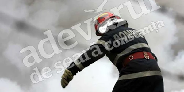 Pompierii au stins incendiul în jurul orei 2.30