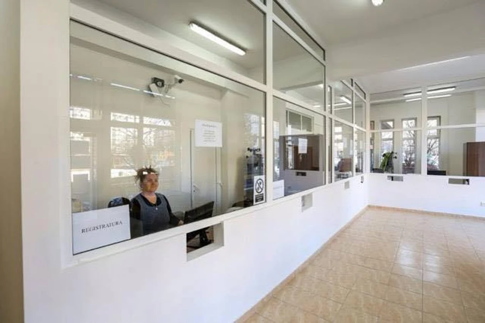 Premierul Ilie Bolojan, criticat pentru planul privind angajații din primării: „Este o viziune brutală”