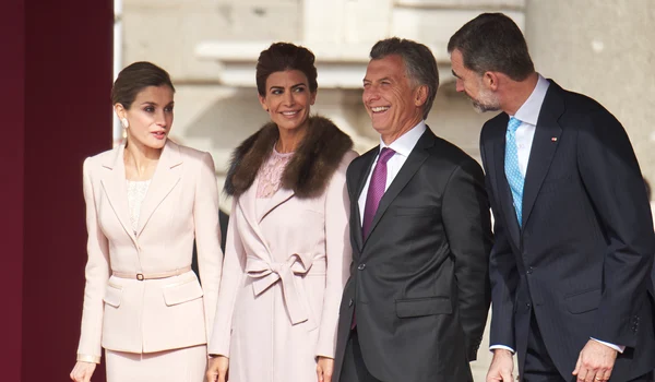 Președintele Mauricio Macri, Regina Letizia, Prima Doamnă a Argentinei Juliana Awada și Regele Felipe al Spaniei la Madrid, 2017 GettyImages 643688284 jpg