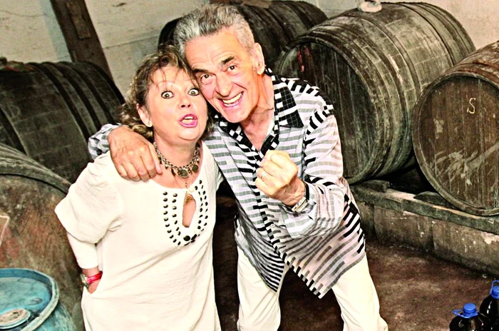 
    Anca Pandrea şi Iurie Darie  