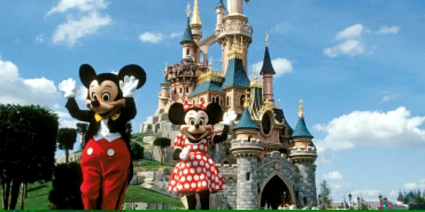 Euro Disneyland, Paris: Excursie fantastică în lumea copilăriei