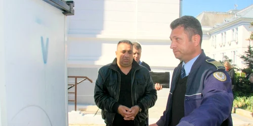 Sandu Anghel zis si Bercea Mondial este escortat de la Curtea de Apel Pitesti spre Penitenciarul Colibasi FOTO Mediafax 