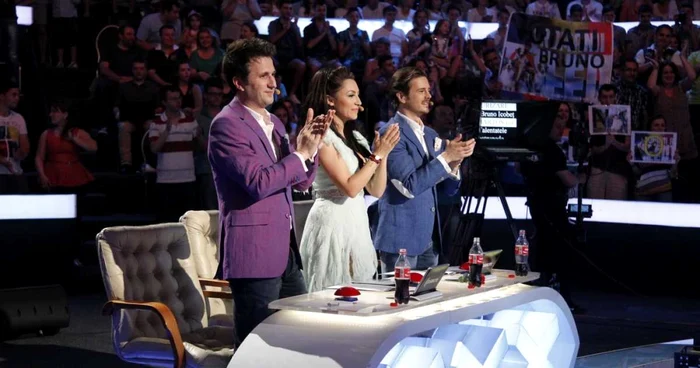 Publicul i-a votat pe finaliştii emisiunii, iar Andra, Mihai Petre şi Andi Moisescu au calificat echipele ajunse la duel, în cele cinci semifinale. FOTO Pro TV