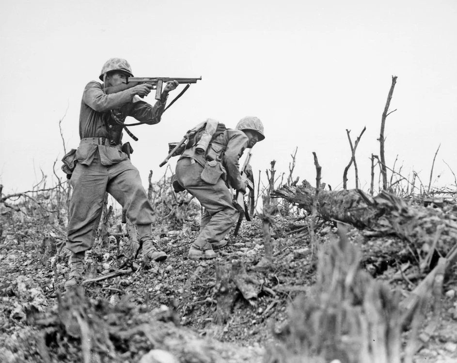 Soldaţi americani în bătălia de la Okinawa FOTO wikipedia