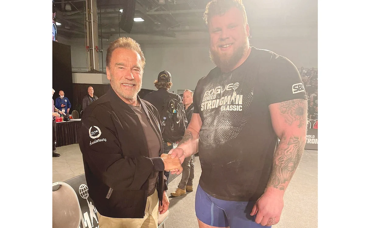 Schwarzenegger a dat mâna cu Stoltman