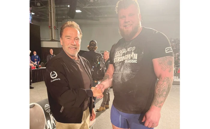 Schwarzenegger a dat mâna cu Stoltman