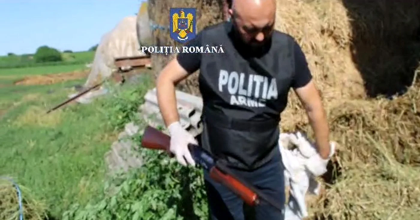 Arma găsită în căpița de fân FOTO IPJ Galați