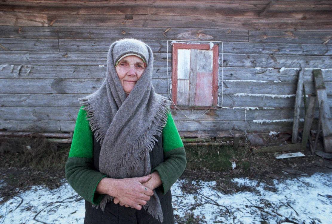 Galiana Ivanovna, o bătrână de 72 de ani, s-a întors acasă în zona de alienație (noiembrie 1995)