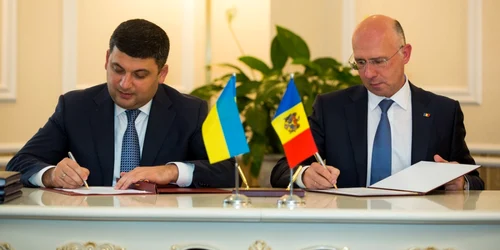 Pavel Filip si Volodimir Groisman foto gov.md