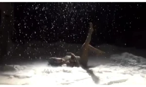 Delia, senzuală în zăpadă jpeg