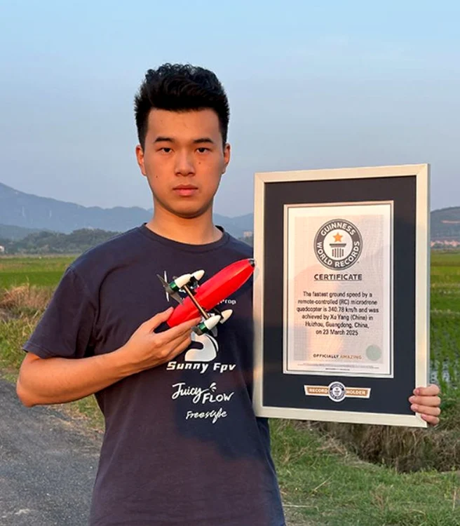 Xu Yang a primit un certificat de la Cartea Recordurilor Guinness (Foto: Guinness World Records)