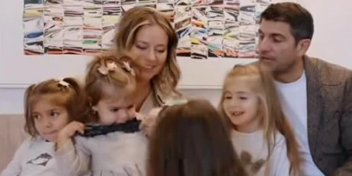 Laura Cosoi familie captură video FB Laura Cosoi jpg