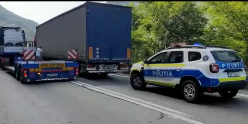 TIR în pană pe Valea Oltului - DN7 - E 81 Vâlcea Foto captură video