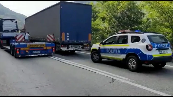 TIR în pană pe Valea Oltului - DN7 - E 81 Vâlcea Foto captură video