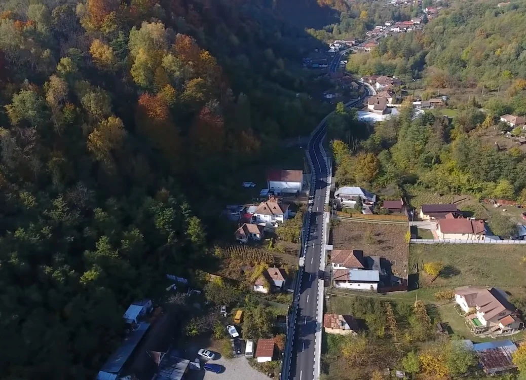 Drumul Atosului românesc - din Muereasca - Vâlcea singura cale rutieră de acces la Mănăstirea Frăsinei Foto Adevărul