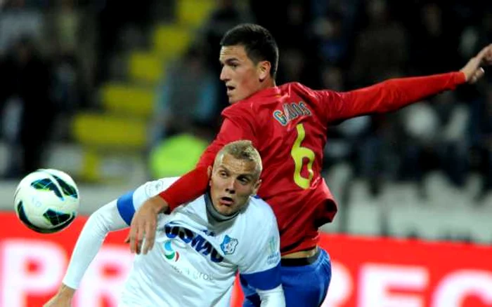 Florin Gardoş (în roşu)