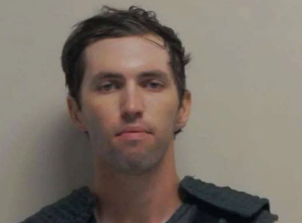 Tânărul acuzat de uciderea activistului Charlie Kirk, la prima apariție în instanță. Dispute privind accesul presei la proces