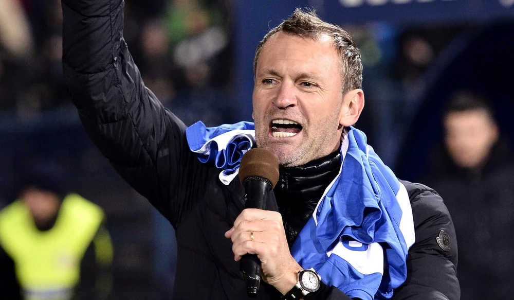 Oltenii pregătesc petrecerea de titlu. În 1998, Gică Craioveanu s-a vopsit în cap, acum este gata de alt gest excentric