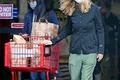 Meg şi Daisy şi au umplut coşul cu produse ca să le ajungă pentru mai mult timp jpeg