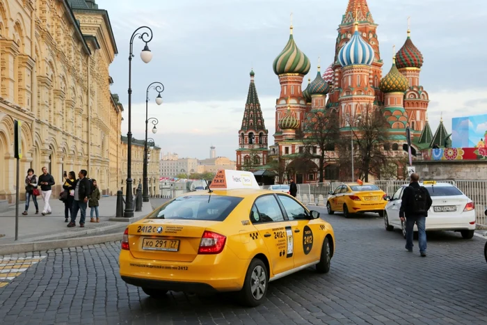 Masina de taxi in Moscova Rusia FOTO Shutterstock 