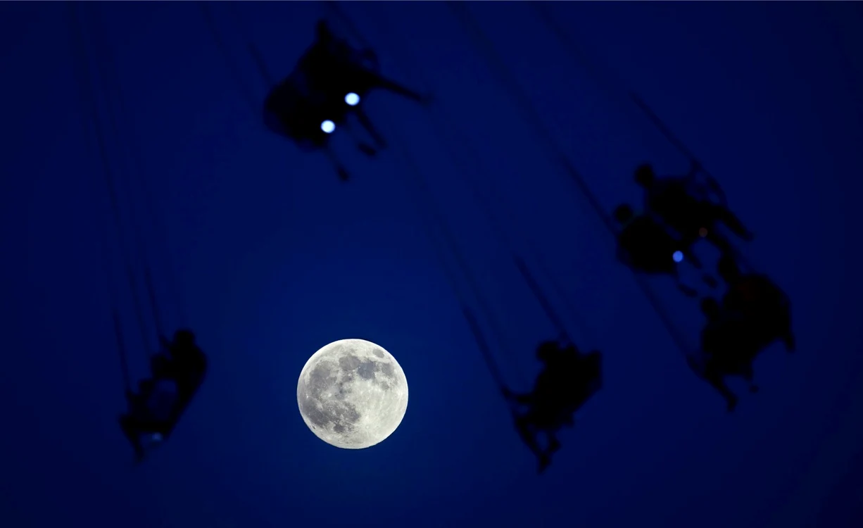 
    Fenomenele astronomice vor avea loc simultan în noapte de duminică spre luniFoto Reuters  