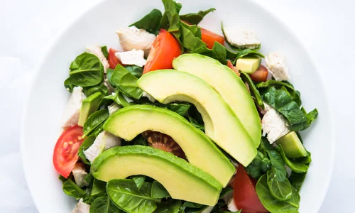 Salată de pui cu avocado jpeg