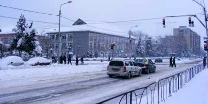 Din cauza temperaturilor scăzute pe drumurile publice s-a format polei 