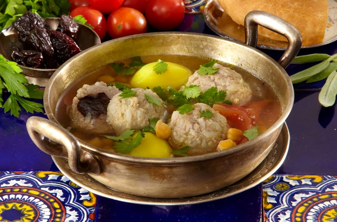 ciorba de perisoare cu carne de miel si prune uscate jpeg