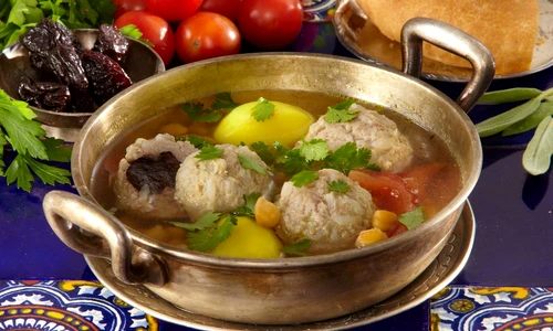 ciorba de perisoare cu carne de miel si prune uscate jpeg