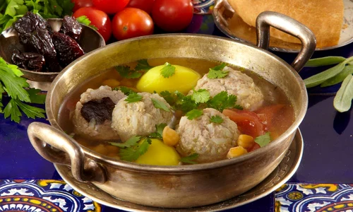 ciorba de perisoare cu carne de miel si prune uscate jpeg
