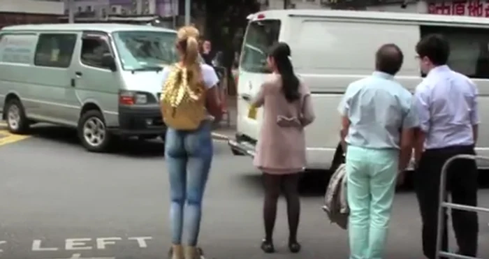 Sandra Bakker părea că poartă blugi, dar de fapt era goală