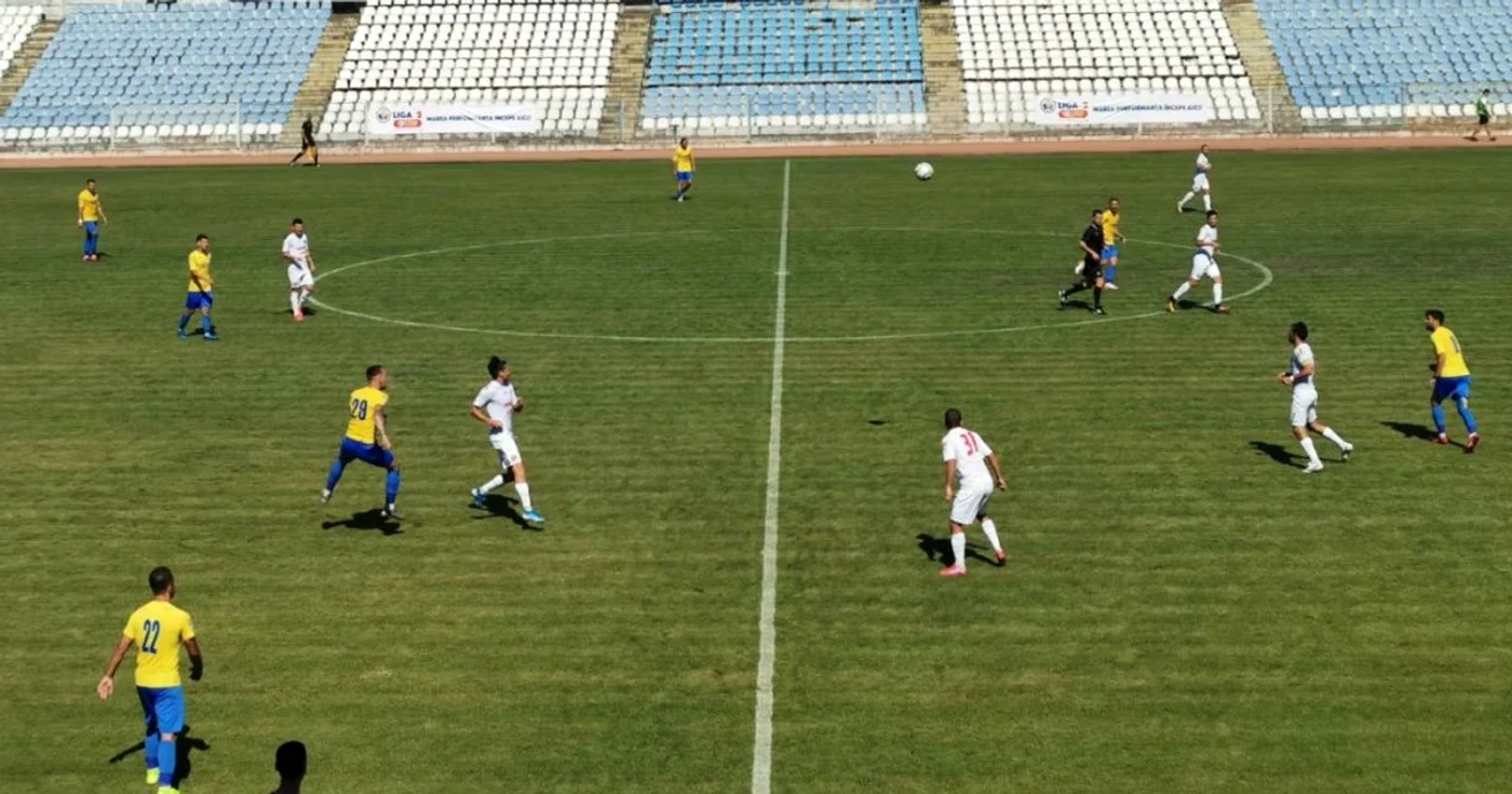 Fotbaliştii CSm Slatina sunt testaţi săptămânal, susţine directorul clubului FOTO: Facebook/ CSM Slatina - Fotbal