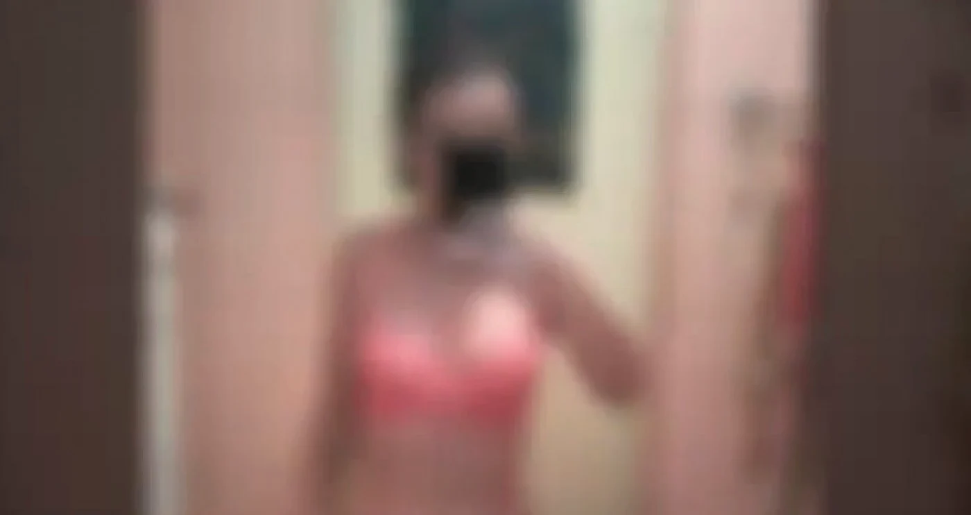 Minora a fost şantajată cu publicarea unor fotografii deocheate