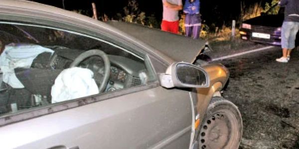 Răniţi de o maşină  cu volan pe dreapta