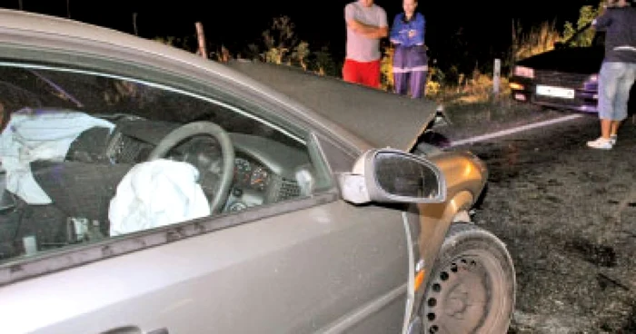 Răniţi de o maşină  cu volan pe dreapta