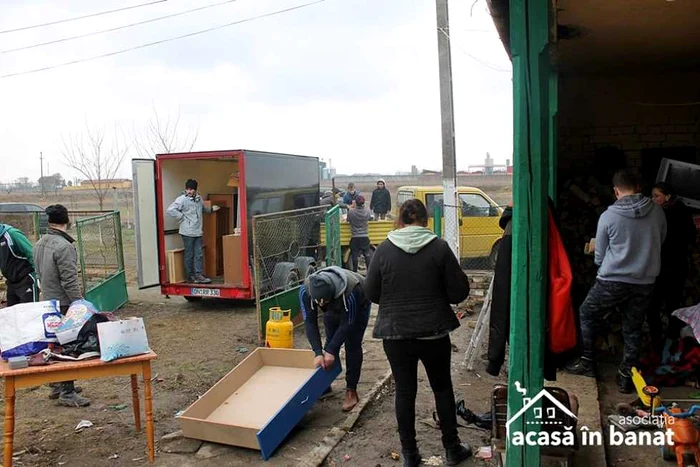 Mama împreună cu cei opt copii s-au mutat în casă nouă