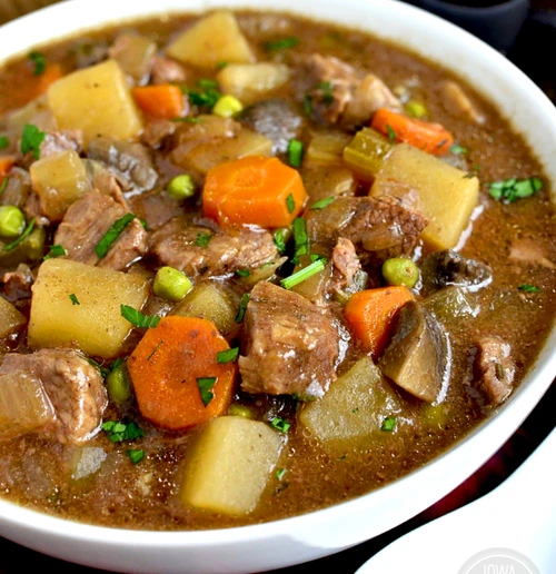 tocanita de vita cu legume jpeg