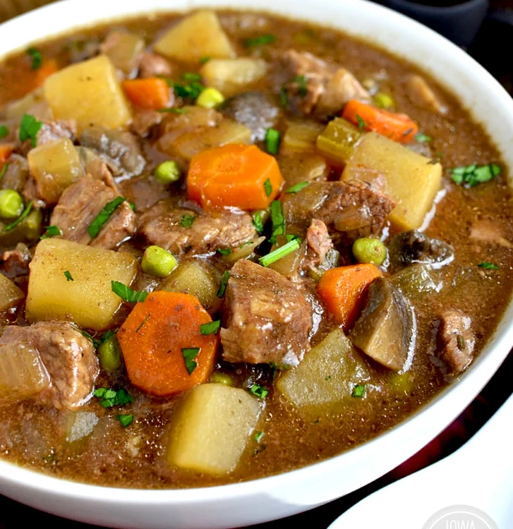 tocanita de vita cu legume jpeg