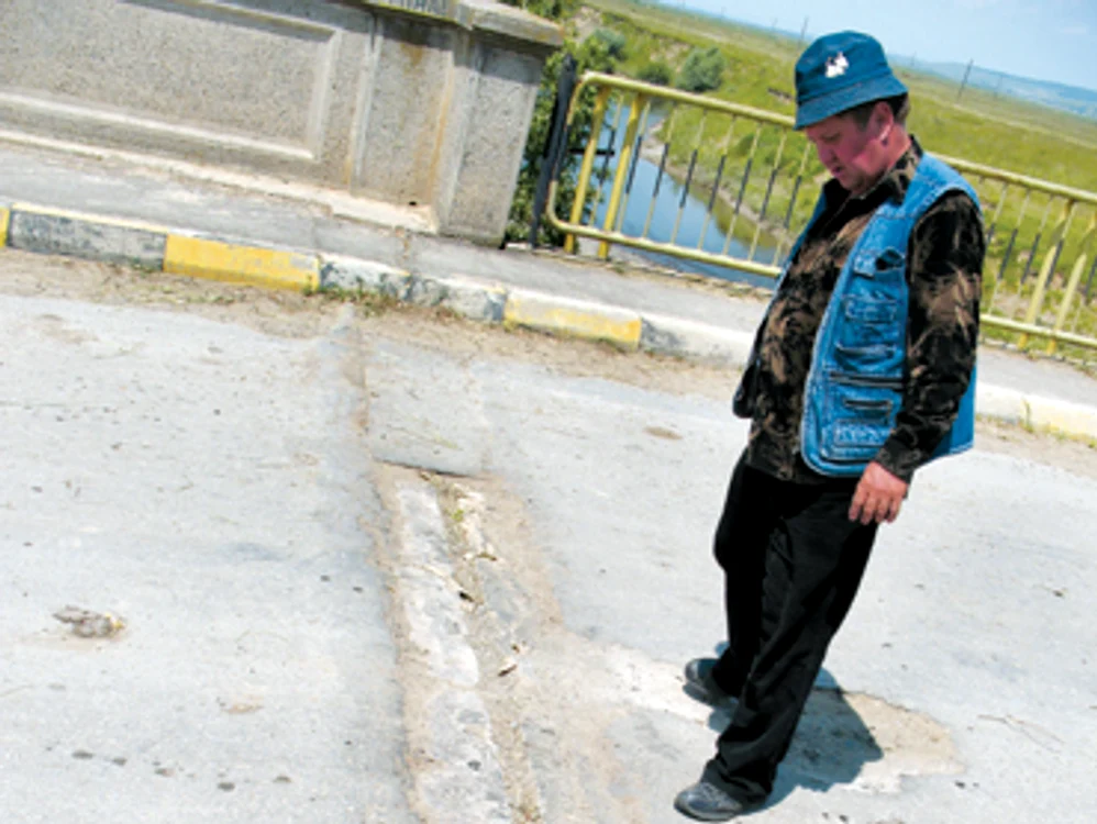 Botoşani: O treime din podurile judeţene se pot prăbuşi