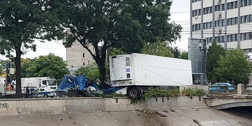 accident TIR Bucuresti Foto Facebook