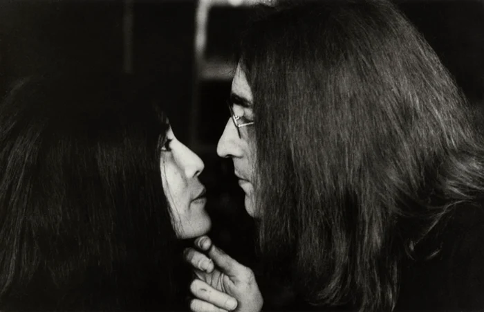 Yoko Ono; John Lennon, de Tom Blau, colecția National Portrait Gallery, Londra