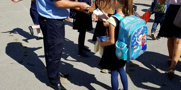 politisti la scoala severin FOTO IPJ Mehedinti