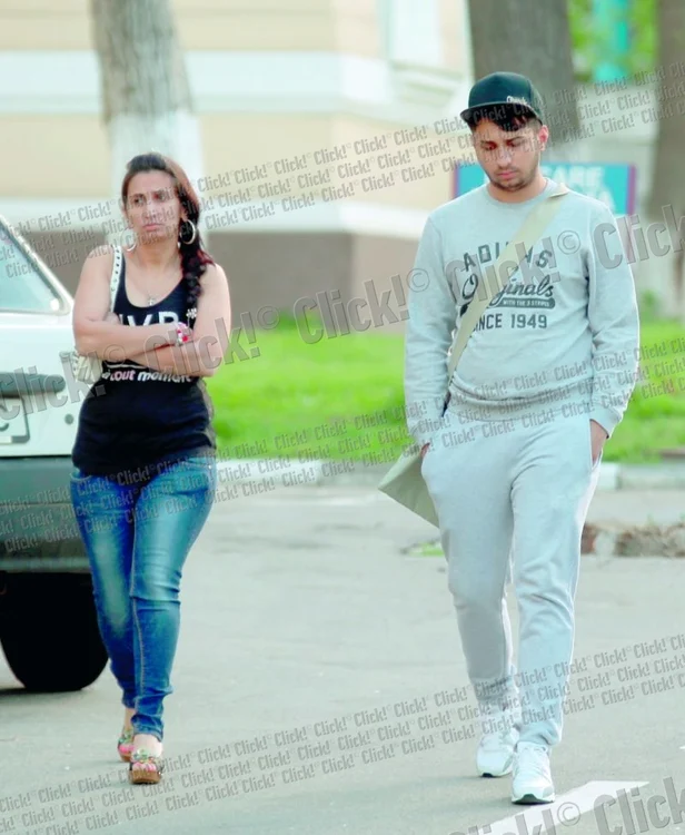 Carmen a fost luată de la poliţie de mama ei, Cati Fotografii: Mihai Ionescu
