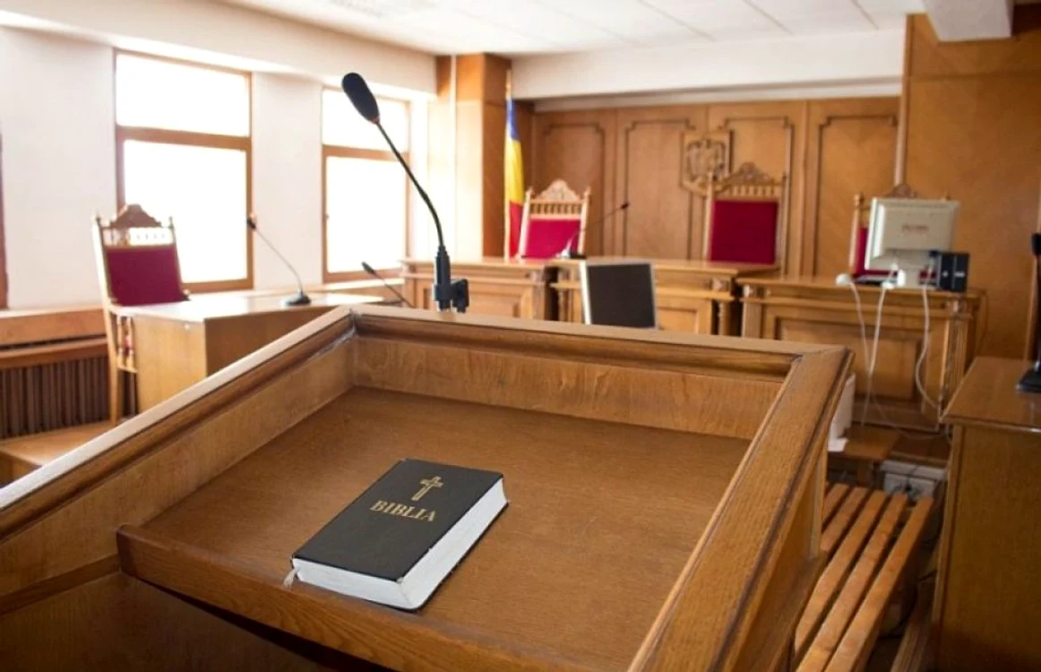 Biblie sala de judecata Galati