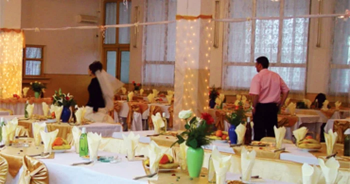 Restaurantele au agenda de nunţi plină pentru 2010
