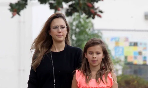 *EXCLUSIVE* Pretty Mama to Be! Pregnant Jessica Alba takes her daughters to a soccer match with Cash! jpeg