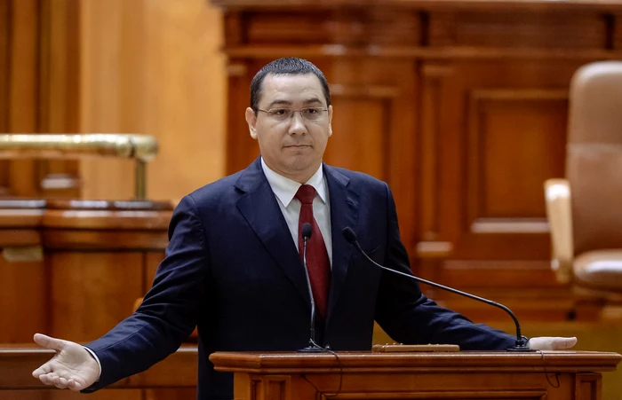 Victor Ponta a rămas fără titlul de doctor