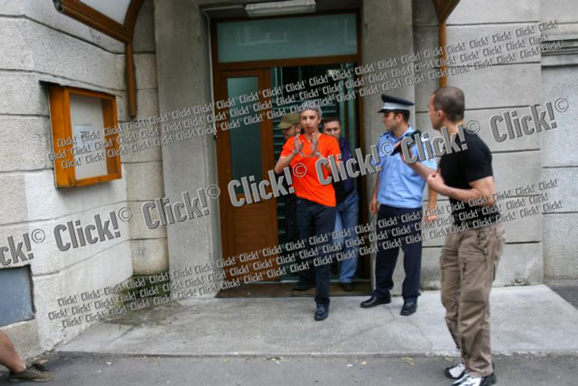 
    Dan Diaconescu, încătuşat de DNA. (Foto: Cătălin Tudorică)  