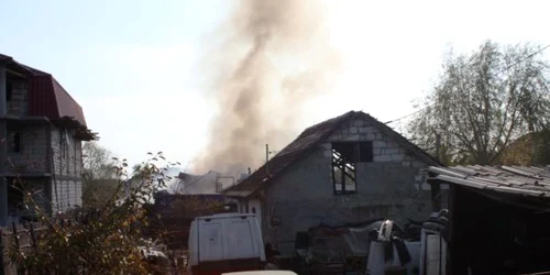 Incendiul a pornit de la o ţigare aruncată la întâmplare 