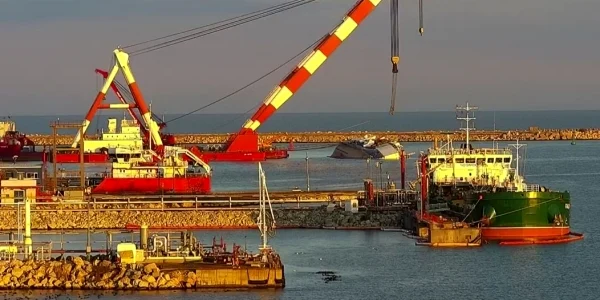 Operatiune de ranfluare a navei din Portul Midia FOTO GSP